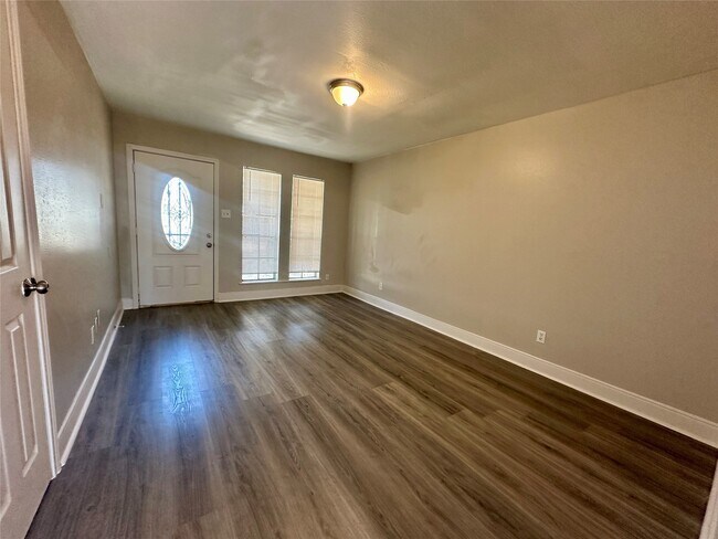 Building Photo - 9834 Denning Dr