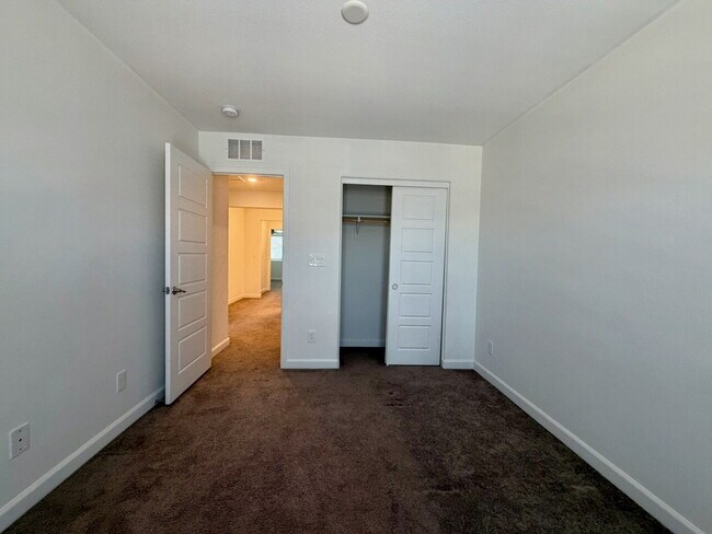 Building Photo - 3 BED 2.5 BATH 2 CAR GARAGE TOWNHOME IN HENDERSON CADENCE COMMUNITY FOR RENT!!