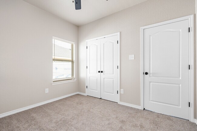 Building Photo - 602 Dred Roger Circle