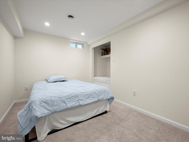 Building Photo - 8806 Admiral Dr