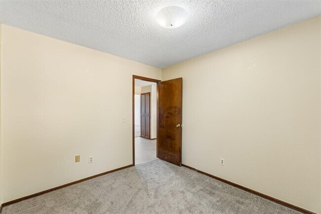 Building Photo - 208 Hudson Pl
