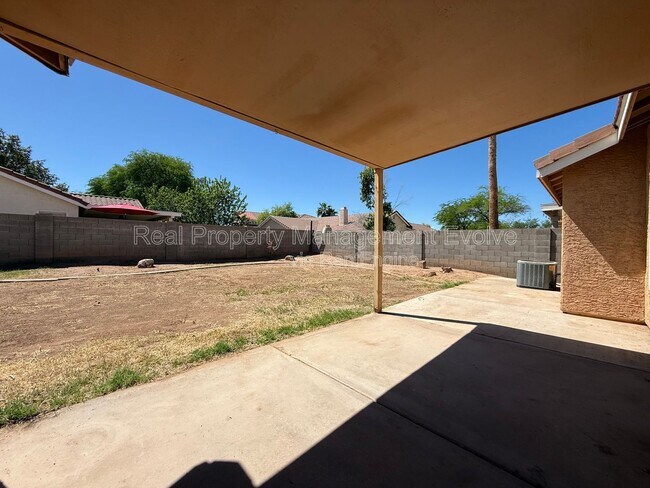 Building Photo - 1007 W Cooley Dr