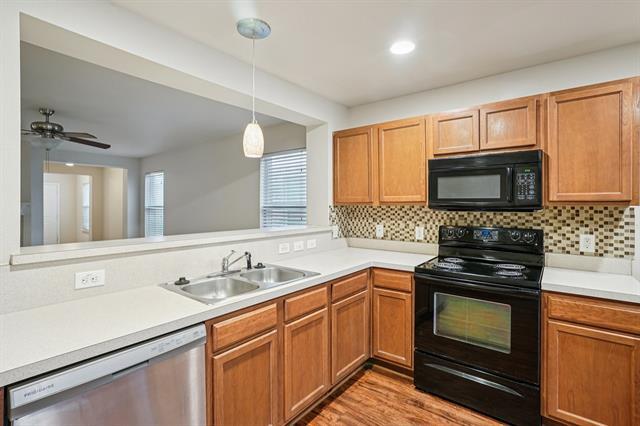 Building Photo - 9120 Sun Haven Way