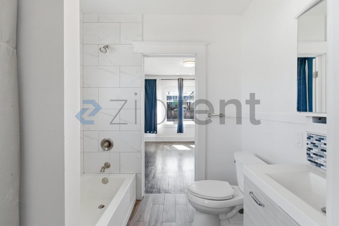 Building Photo - 423 Mill St