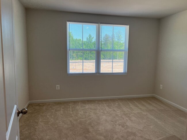 Building Photo - Sought After Pendleton Subdivision