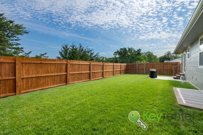 Building Photo - 5 Bedroom 3 Bathroom | Glen Hills - Derby, KS