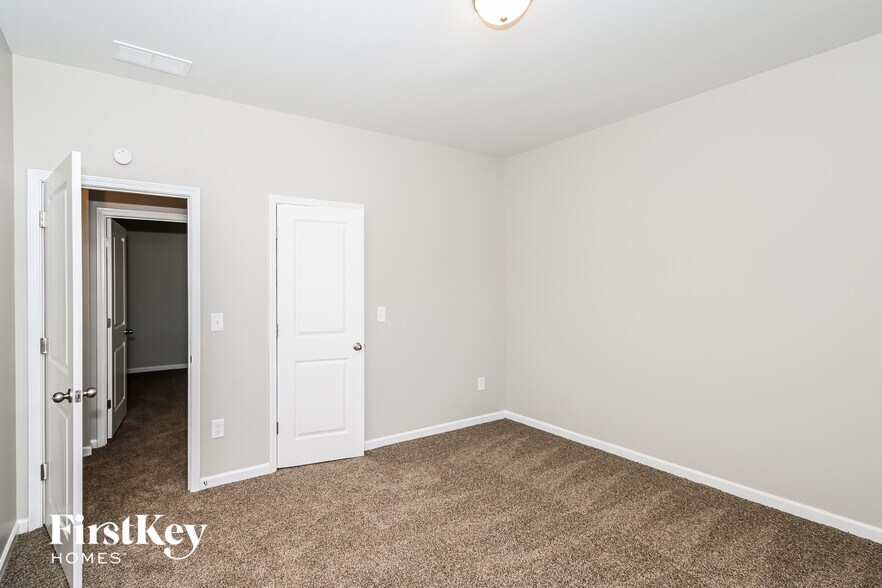 Building Photo - 161 Greatwood Ln