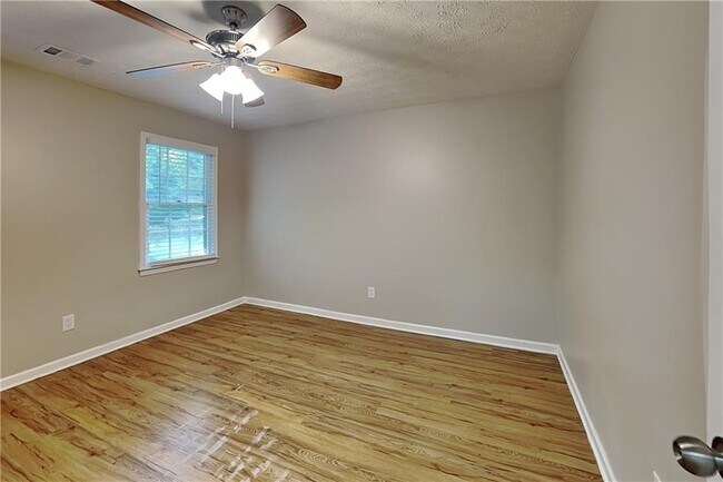 Building Photo - 1302 Milstead Trace NE