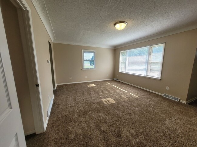 Building Photo - 2 Bedroom, 1 Bathroom Home 5 Minutes from Downtown!