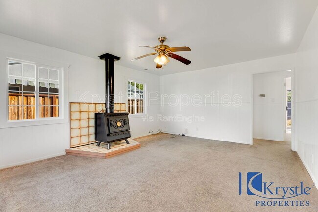 Building Photo - 1038 Thelma Ave