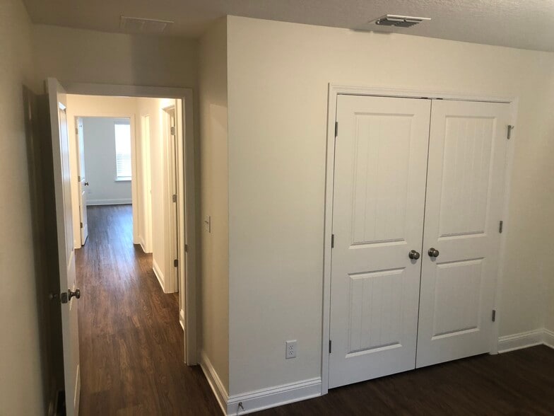 Building Photo - 3150 Creek Village Ln