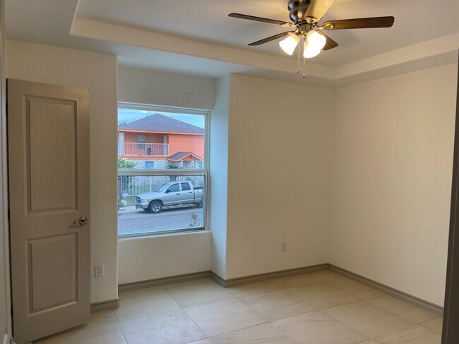 Building Photo - 121 Valladolid Ave