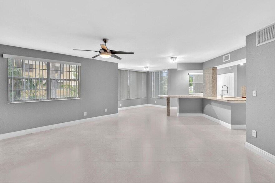 Building Photo - 2881 N Oakland Forest Dr