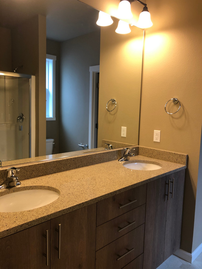 Building Photo - Small Quiet Neighborhood