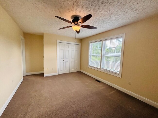 Building Photo - 120 Willow Oak Dr NW