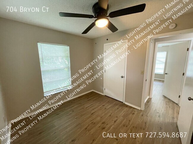 Building Photo - 704 Bryon Ct