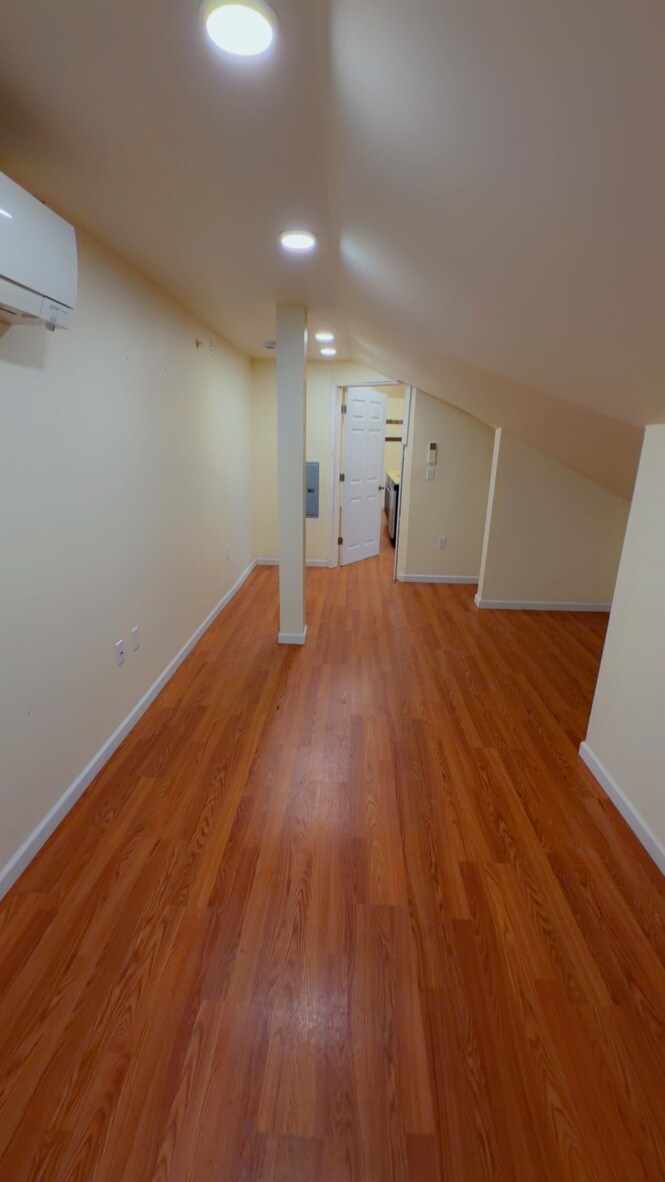 Building Photo - 171 Schiller St