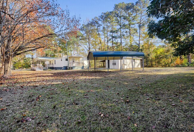 Building Photo - 220 Tree Ln