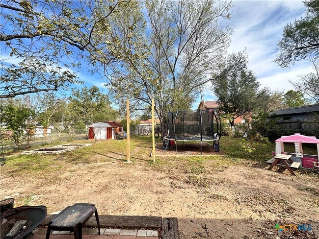 Building Photo - 421 Broadway St