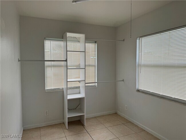 Building Photo - 2328 Country Club Blvd