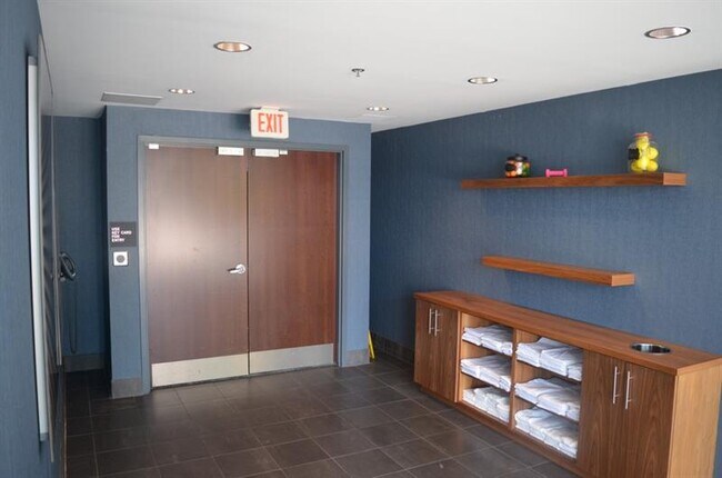 Building Photo - 400 W Peachtree St NW