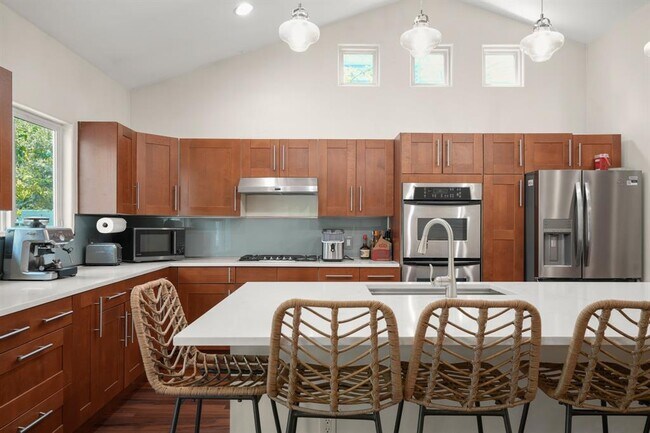 Building Photo - 2501 Del Curto Rd