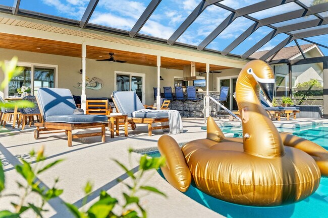 Building Photo - 12 Fairway Dr