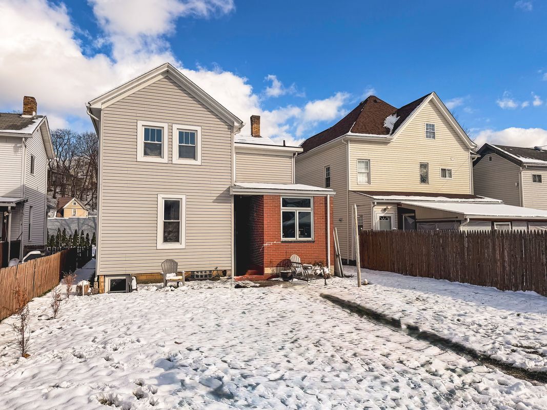 Building Photo - 330 12th Ave