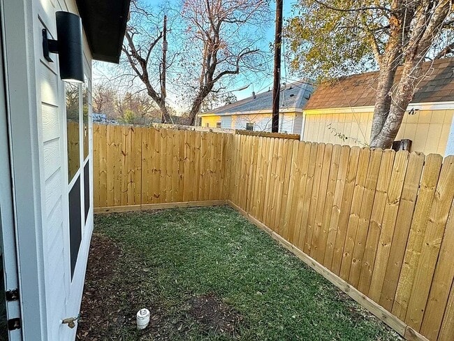 Building Photo - 5125 Van Fleet St