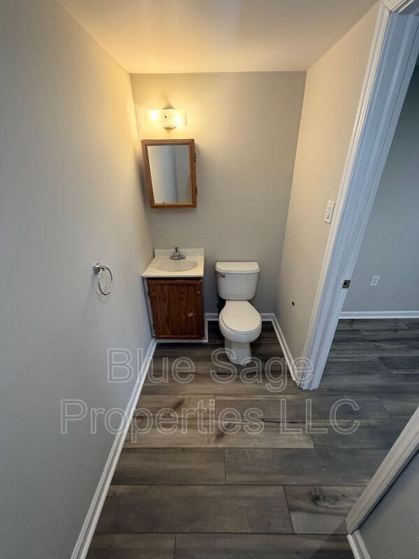 Building Photo - 2345 Bond Ave