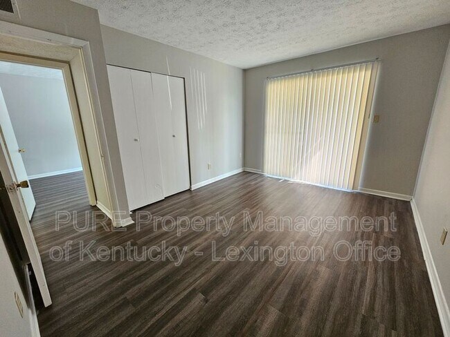 Building Photo - 3772 Camelot Dr