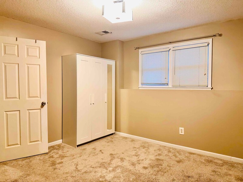 Building Photo - 1142 E Frontier Dr