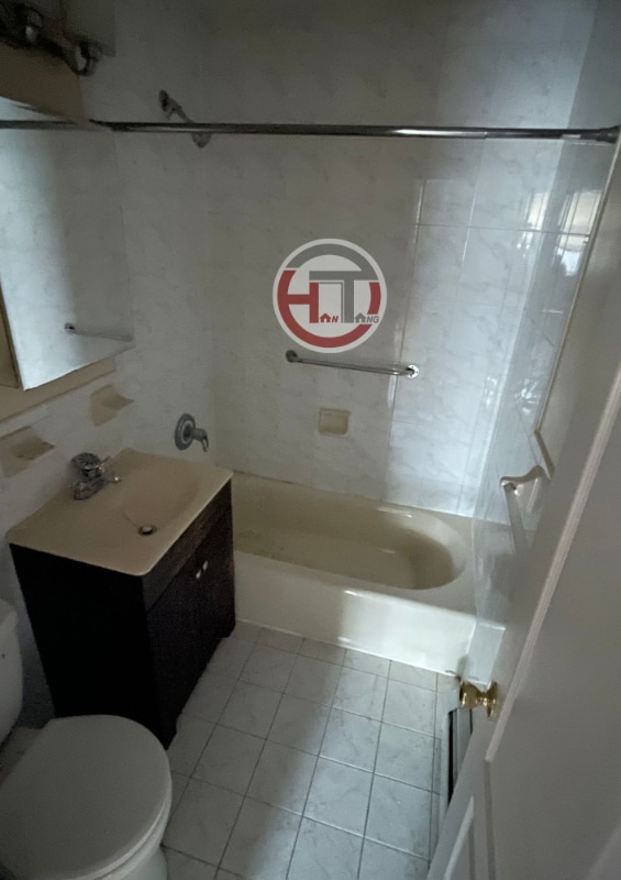 Building Photo - 816 Vincent Ave