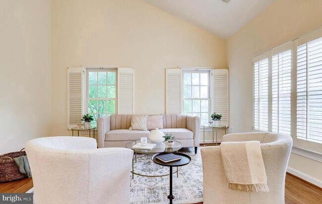 Building Photo - 1601 Colonial Hills Dr