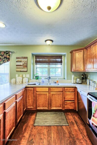 Kitchen - 9217 Eminence Ct