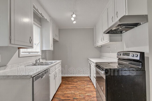 Building Photo - 126 Mayfair Dr