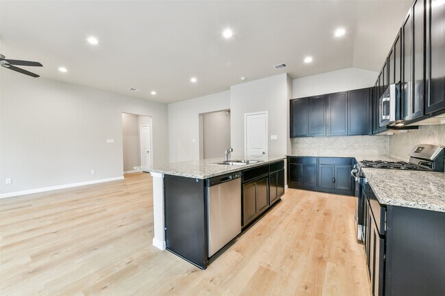 Building Photo - 3915 Sugardale St