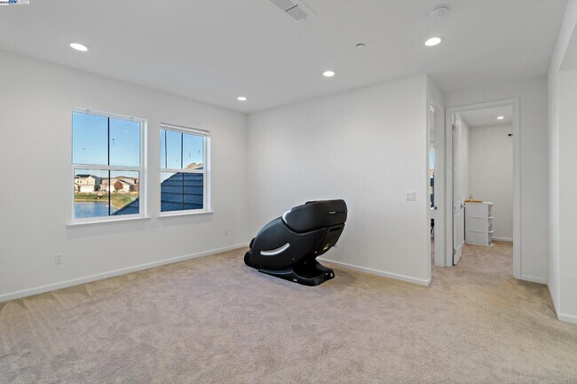 Building Photo - 717 Delaney Pkwy