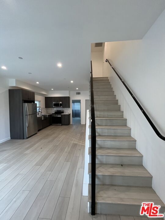 Building Photo - 246 N Dillon St