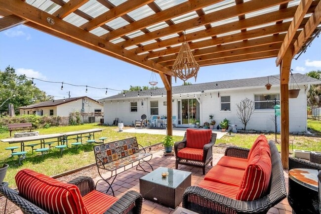 Building Photo - 739 Seminole Ave