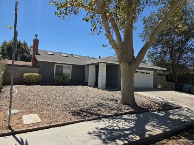 Primary Photo - Remodeled 4+2 In Quiet Neighborhood - $3000
