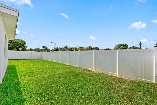 Building Photo - 3349 El Vedado Ct E