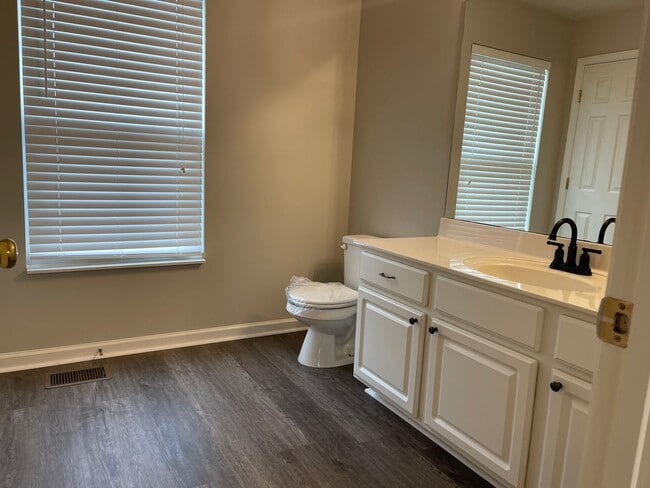 Building Photo - 3 Bed 2.5 Bath Nashville Opry Mills Area F...