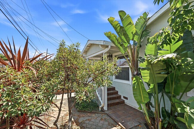 Building Photo - Beautiful Spacious 3-bedroom 2-Bath Home in Berkeley!