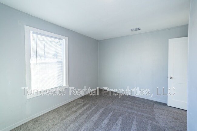 Building Photo - 2731 Menchaca St