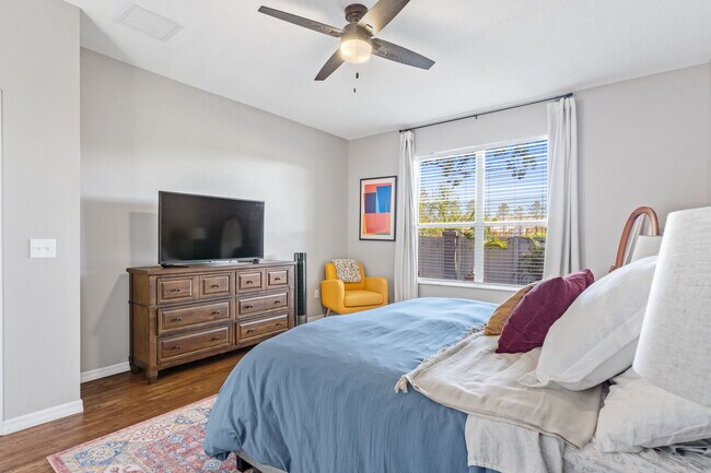 Building Photo - 545 Tuscanny St