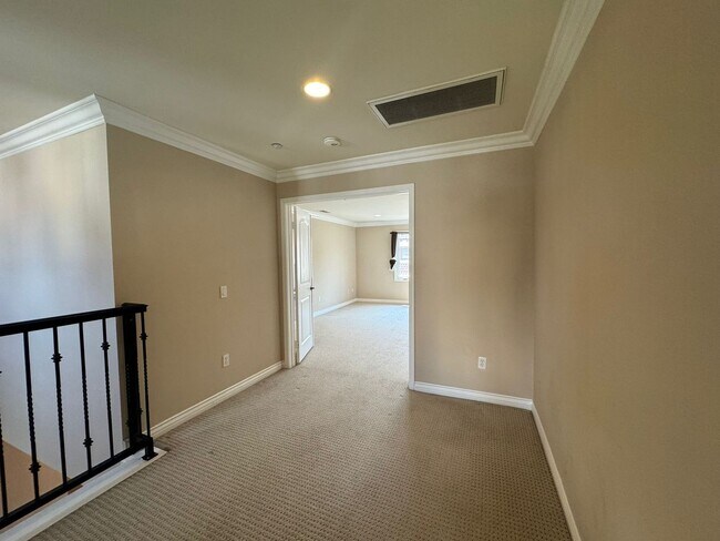 Building Photo - 247 S Arroyo Dr