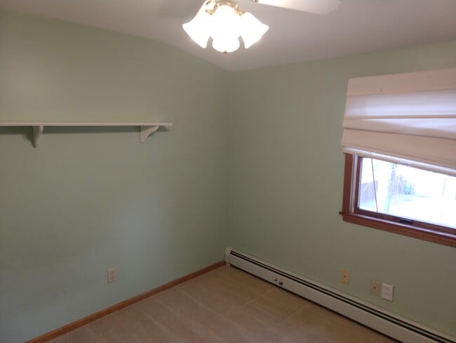 Building Photo - 387 Feura Bush Rd