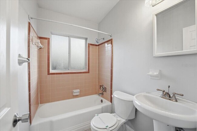 Building Photo - 1418 Beatrice Dr