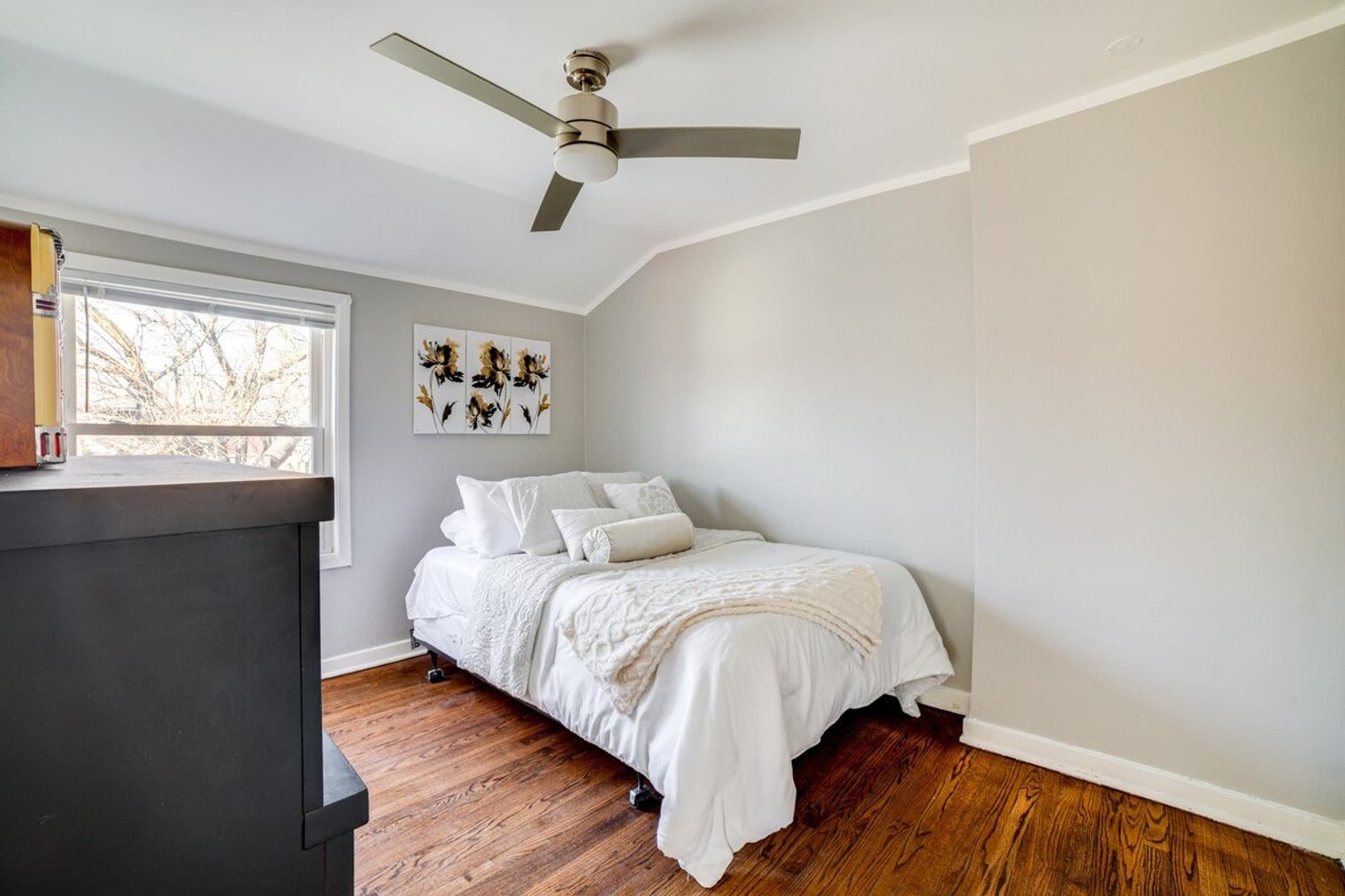 Building Photo - 9830 S Yates Ave